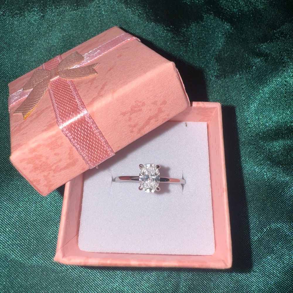 Brand New S925 Silver & 1 CT Moissanite Solitaire Ring sizes 7 & 8 only